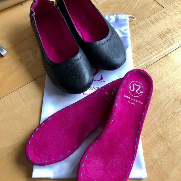 Soto Massini Black Ballet Flats - Picture 2 of 8